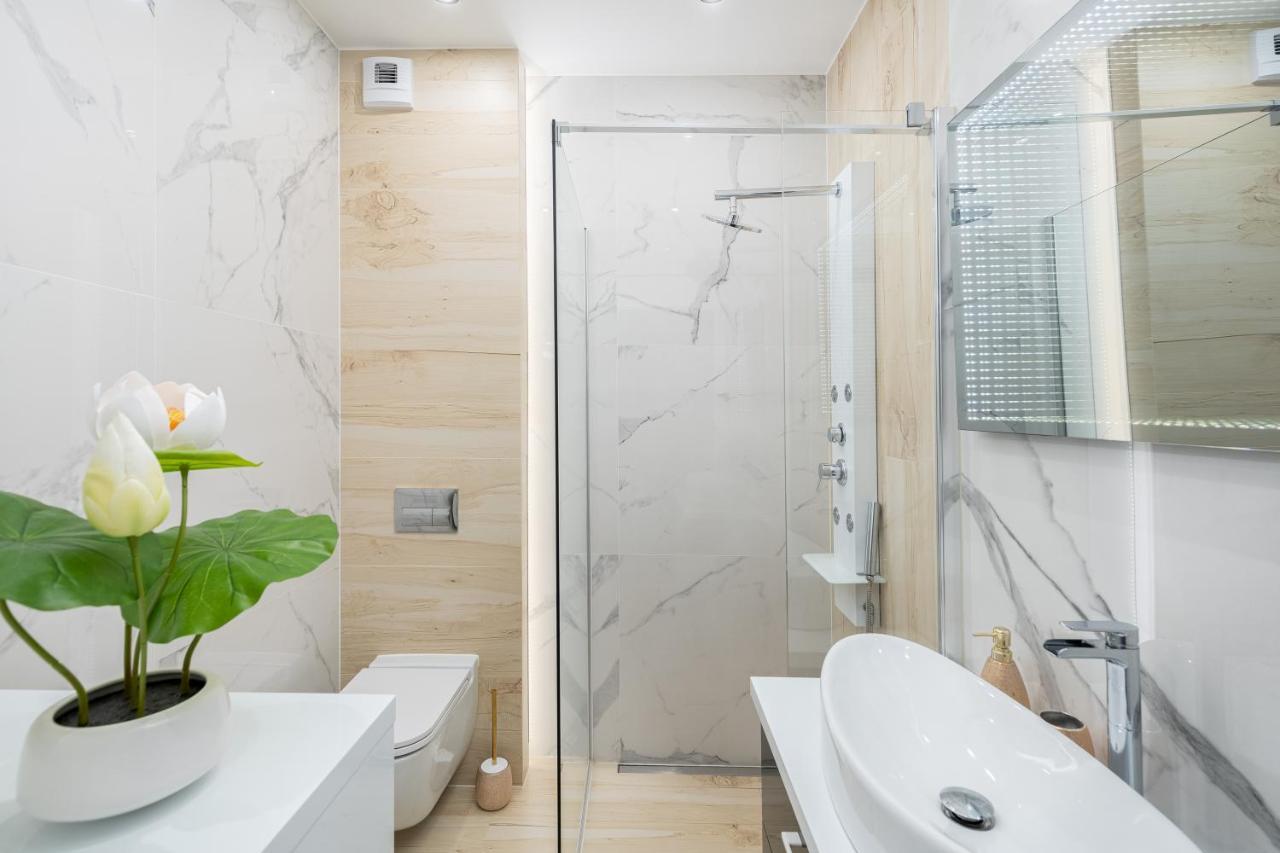 New Apartment, Private Patio Краков Экстерьер фото
